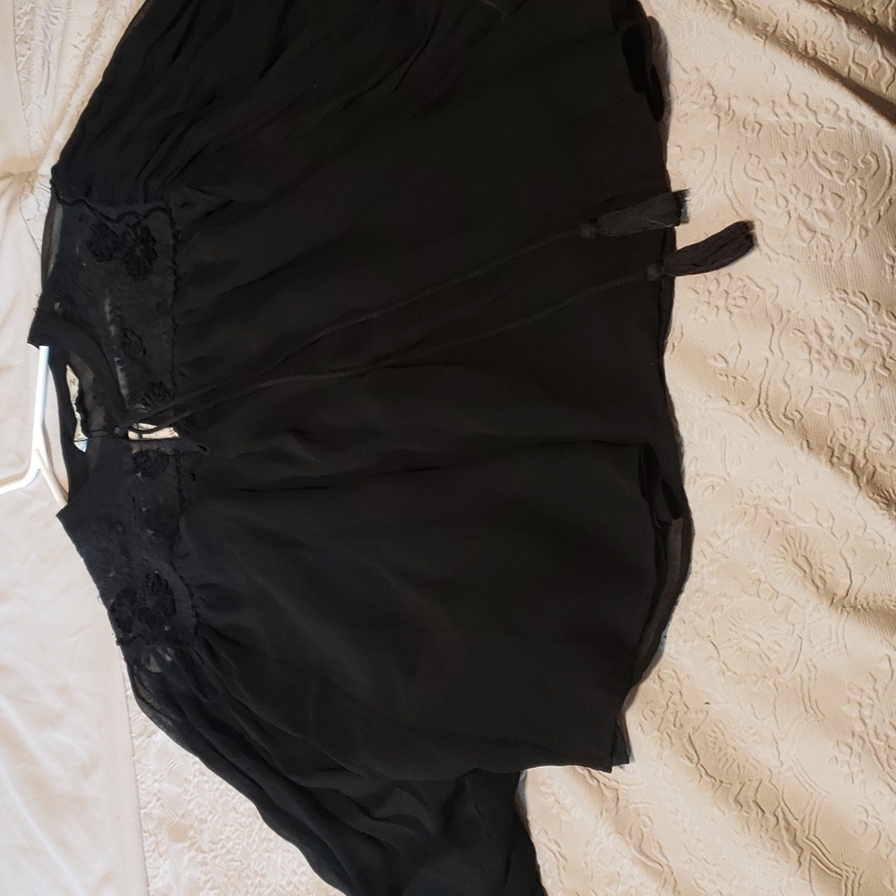 BLACK LACE SUMMER BLOUSE